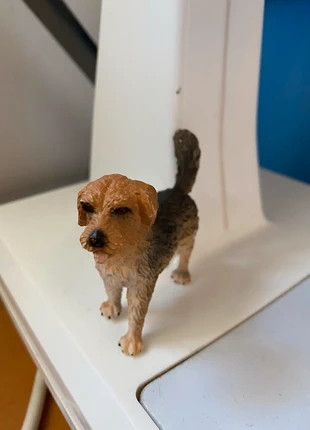 Figurine chien Schield 🐶, marque: Schield, état: Très bon état, taille: Taille unique, 2,50 €, 3,33 € Protection acheteurs incluse