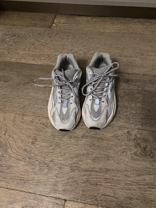 Yeezy 700 v2 static Vinted