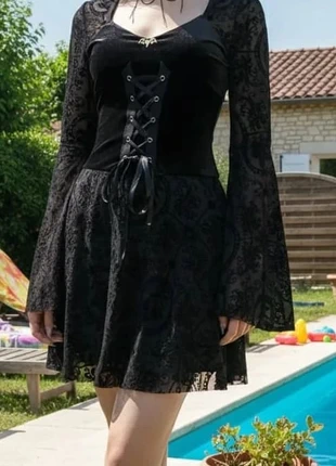 Robe gothique victorienne noire en velours et dentelle manches évasées, Taille S, marque: VelvetRaven, état: Très bon état, taille: S / 36 / 8, 35,90 €, 38,40 € Protection acheteurs (Pro) incluse