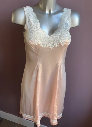Fond de robe rose Marjolaine T.40, marke: Marjolaine, zustand: Neu, mit Etikett, 26,00 €, 28,00 € inklusive Vinted-Käuferschutz
