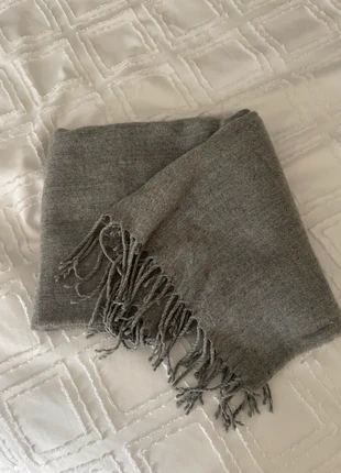 Écharpe grise, état: Très bon état, 8,00 €, 9,10 € Protection acheteurs incluse