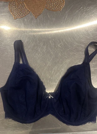 Soutien gorge emboîtant Chantelle 95H, marque: Chantelle, état: Neuf avec étiquette, taille: 95H, 35,00 €, 37,45 € Protection acheteurs (Pro) incluse