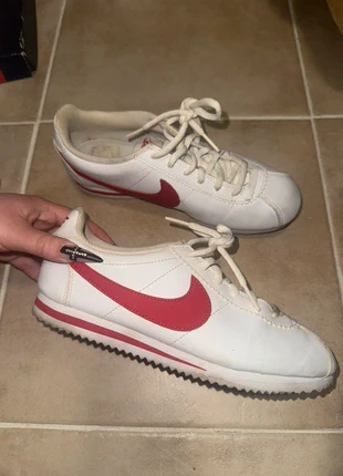 Nike cortez, marque: Nike, état: Très bon état, taille: 37.5, 12,00 €, 13,30 € Protection acheteurs incluse
