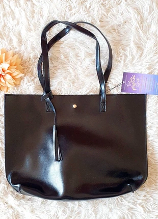 Sac à main de cours cabas fourre-tout en simili cuir noir n.e.u.f. 2 anses pression dorées BLACKY, marque: The Mooshi Shop, état: Neuf avec étiquette, 16,00 €, 17,50 € Protection acheteurs incluse