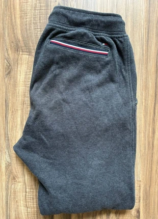 Jogging gris M Homme Tommy Hilfiger, marque: Tommy Hilfiger, état: Très bon état, taille: M, 25,00 €, 26,95 € Protection acheteurs incluse