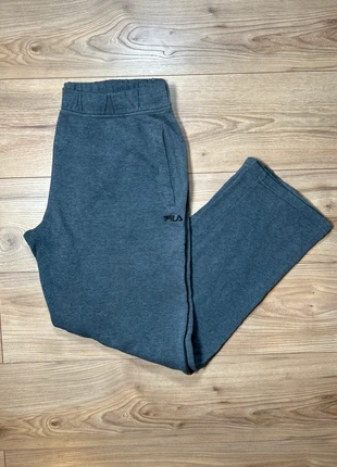 Jogging Fila gris foncé / logo brodé / taille L / très bon état, marque: FILA, état: Très bon état, taille: L, 12,00 €, 13,30 € Protection acheteurs incluse