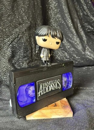 🎬 Cassette VHS customisée – La Famille Addams, marca: Fait Main, estado: Nuevo sin etiquetas, 12,00 €, 13,30 € Protección al comprador incluida