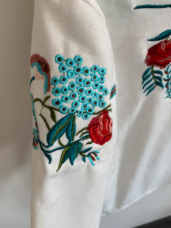 Pull blanc brodé fleurs - photo numéro 5