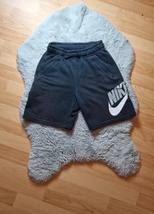 Short nike, marque: Nike, état: Très bon état, taille: 10 ans / 140 cm, 3,00 €, 3,85 € Protection acheteurs incluse