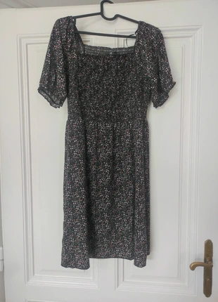 Kurzarm Kleid mit Carree-Ausschnitt, marke: Pieces, zustand: Neu, mit Etikett, größe: M / 38 / 10, 5,00 €, 5,45 € inklusive Vinted-Käuferschutz