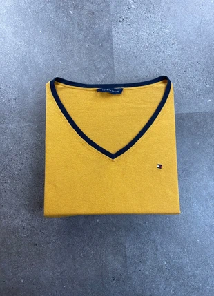 Pull fin col V tommy Hilfiger moutarde taille XL style oversize logo brodé, brand: Tommy Hilfiger, condition: Very good, size: XL, €20.00, €21.70 includes Buyer Protection