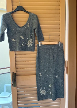 Grey Elegance Set - Maglia e Gonna dal Tocco Chic, zustand: Sehr gut, größe: Einheitsgröße, 9,00 €, 10,15 € inklusive Vinted-Käuferschutz