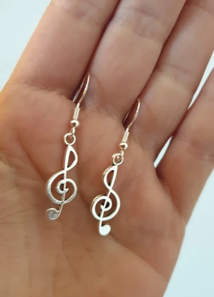 Boucles d'oreilles avec crochets en argent et petites clés de sol 🎼, estado: Muy bueno, 6,00 €, 7,00 € Protección al comprador Pro incluida