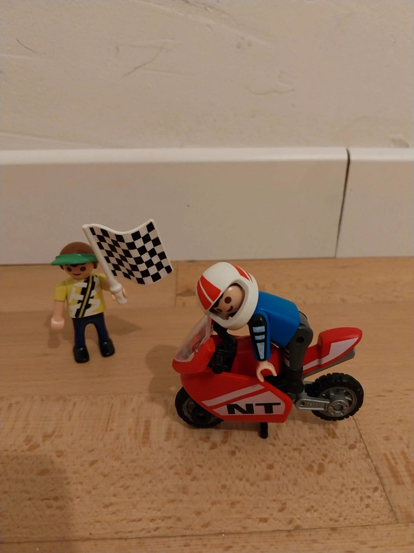 Enfant avec moto de course Playmobil 1