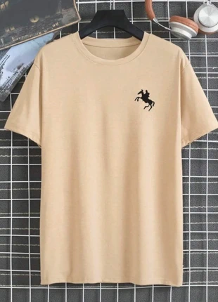 T-shirt kaki à motif cavalier sur le devant, merk: Vintage Dressing, staat: Nieuw zonder prijskaartje, maat: M, € 10,00, € 11,20 inclusief Kopersbescherming