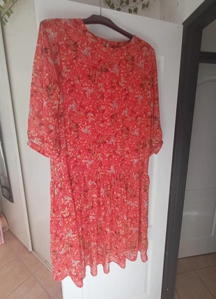 Robe rouge à motifs fleuris, merk: Kiabi, staat: Heel goed, maat: XXXL / 46 / 18, € 4,00, € 4,90 inclusief Kopersbescherming