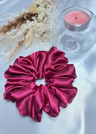 Chouchou élastique scrunchie satin, marca: Boutique Parisienne, estado: Muy bueno, 5,00 €, 5,95 € Protección al comprador Pro incluida