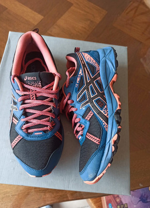 Chaussure trail asics trabuco noire bleu et rose Vinted