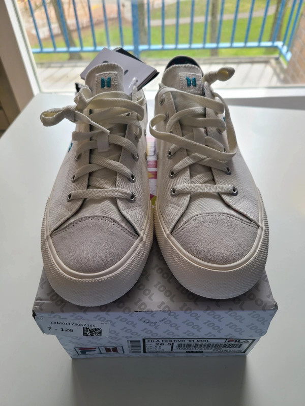 Fila sneakers hotsell size 5