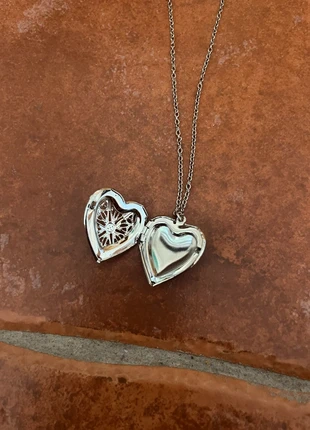 Collar corazón (47-54cm), marca: Local, estado: Nuevo sin etiquetas, 3,50 €, 4,38 € Protección al comprador incluida