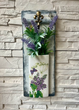 Balda de madera decapada con jarrón cerámica ( Alto 40cm x Ancho 15cm), estado: Muy bueno, 18,00 €, 19,60 € Protección al comprador incluida