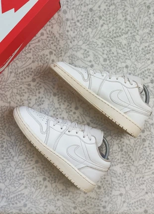 Nike Jordan 1, White, Size 37,5., merk: Nike, staat: Heel goed, maat: 37.5, € 15,00, € 16,45 inclusief Kopersbescherming