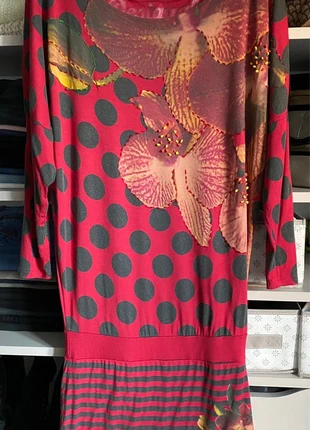 Robe t-shirt Desigual rouge à gros pois taille 40 M, merk: Desigual, staat: Heel goed, maat: L / 40 / 12, € 7,00, € 8,05 inclusief Kopersbescherming Pro