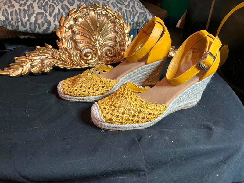 10 Liken Yellow Wedges 2