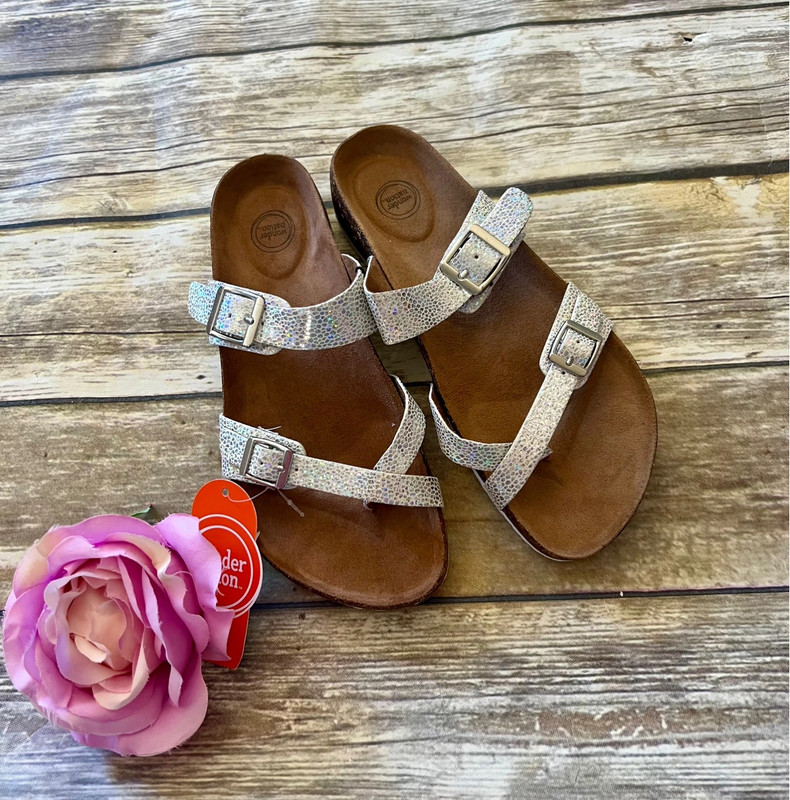 NWT Silver Birk Like Sandal-Size 4 2