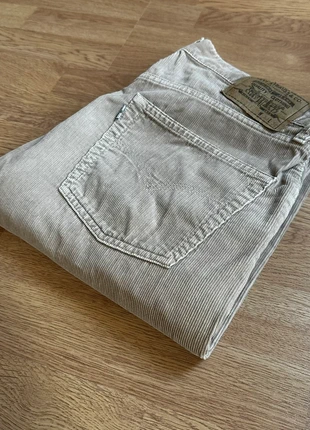Vintage 551 Corduroy Levi’s W33L36, condizioni: Ottime, taglia: IT 42 | W33, €50.00, €53.20 include la Protezione acquisti
