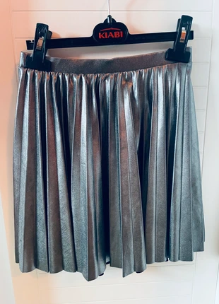 Jupe plissée argentée, merk: Zara, staat: Heel goed, maat: 12 jaar / 152 cm, € 5,00, € 5,95 inclusief Kopersbescherming