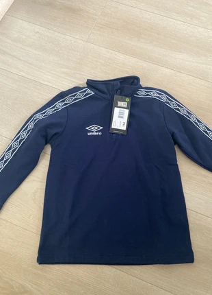 Pull Umbro, marque: Umbro, état: Neuf avec étiquette, taille: 6 ans / 116 cm, 10,00 €, 11,20 € Protection acheteurs incluse