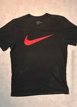 T-Shirt Nike noir taille S, brand: Nike, condition: Very good, size: S, €6.99, €8.04 includes Buyer Protection
