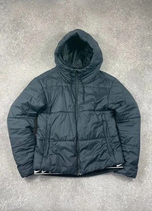 Doudoune Nike noir. Puffer épaisse Nike avec élastique Taille S, marke: Nike, zustand: Sehr gut, größe: XS / 34 / 6, 24,90 €, 26,85 € inklusive Vinted-Käuferschutz