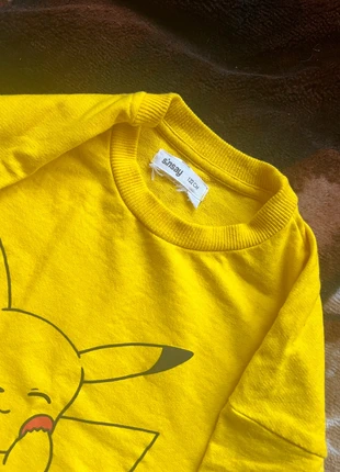 żółty sweter Pikachu, marque: Sinsay, état: Bon état, taille: 7 ans / 122 cm, 15,00 €, 16,45 € Protection acheteurs incluse