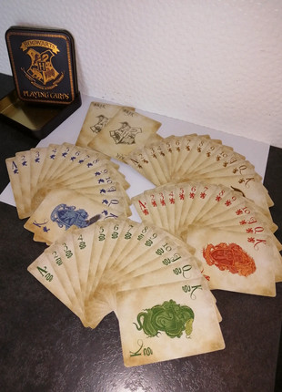 Jeu de 52 Cartes Harry Potter avec boîte métallique