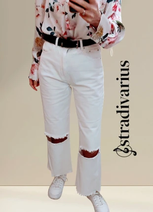 Women's white jeans. Ripped style. Size XS. Stradivarius, merk: Zara, staat: Heel goed, maat: XS / 34 / 6, € 5,00, € 5,95 inclusief Kopersbescherming