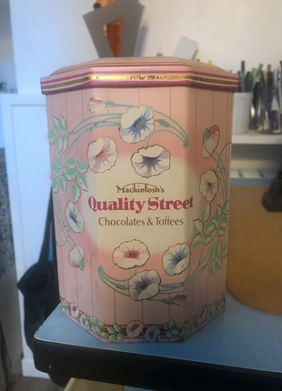Boîte en métal vintage qualité street, brand: Quality Street, condition: Good, €6.00, €7.00 includes Buyer Protection