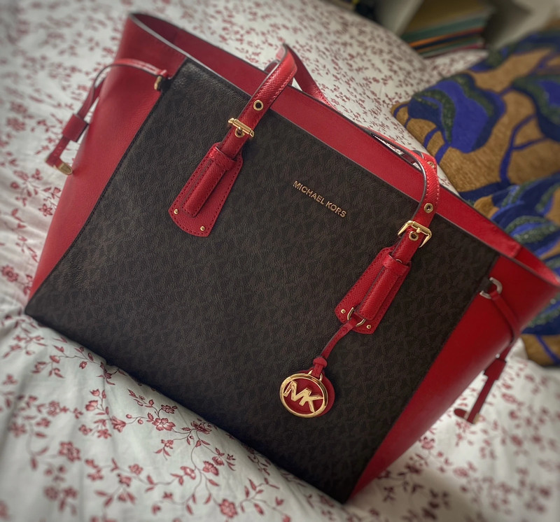 Michael kors voyager medium top zip tote hotsell