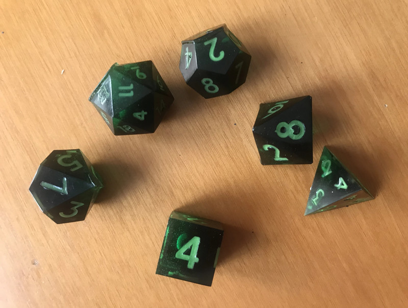 Set di 6 Dadi in Resina Artiginali Verde e Nero + sacchetto gratis / Handcrafted Dice Set + free bag 2