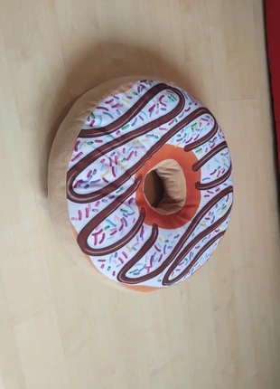 Coussin Donut's, marque: sans marque, état: Très bon état, taille: 35 x 50 cm, 2,00 €, 2,80 € Protection acheteurs incluse