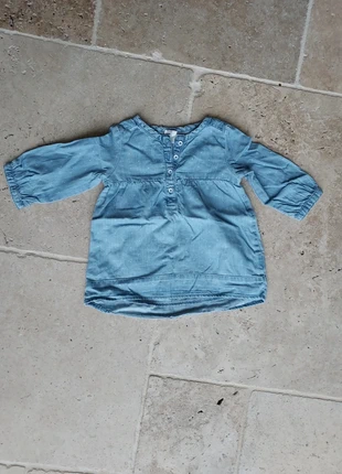 Chemise tunique jean clair à pois, merk: H&M, staat: Heel goed, maat: 6-9 maanden / 68 cm, € 3,00, € 3,85 inclusief Kopersbescherming