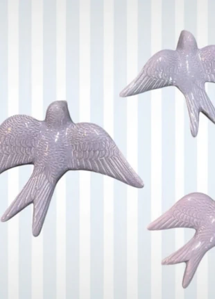 Lote 3 andorinhas, tom lilás, cerâmica para pendurar na parede, marca: Ceramic, estado: Novo sem etiquetas, €15.90, €17.40 inclui Proteção do Comprador