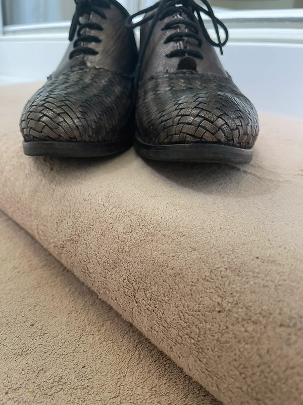 Derbies tressées sales