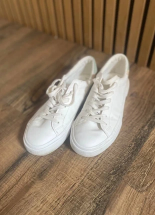 Białe buty damskie rozm 40(26cm), marque: Pull & Bear, état: Très bon état, taille: 40, 5,00 €, 5,95 € Protection acheteurs incluse