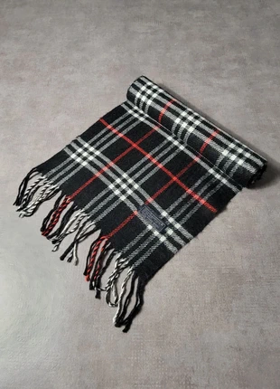 Écharpe Burberry London noire à cadrillage - #E008, brand: Burberry, condition: Very good, €34.99, €37.44 includes Buyer Protection