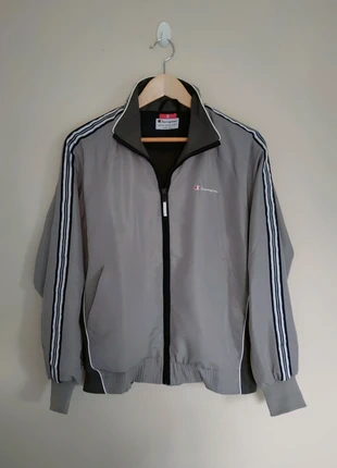 Retrojas Champion 🇨🇵 afgewerkt met mooi strepenpatroon - maat S, merk: Champion, staat: Heel goed, maat: S, € 25,00, € 26,95 inclusief Kopersbescherming