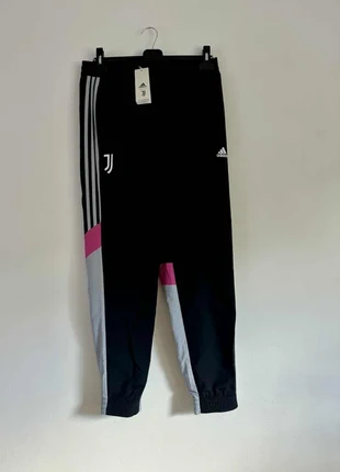 Jogging Kway Juventus Turin 2023-2024 taille M, marque: adidas, état: Neuf avec étiquette, taille: M, 30,00 €, 32,20 € Protection acheteurs incluse