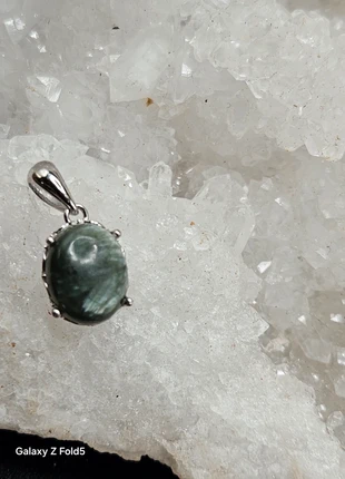 Pendentif en seraphinite 🤩, marke: Séraphinite, zustand: Sehr gut, 28,00 €, 30,10 € beinhaltet Vinted-Käuferschutz Pro