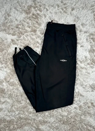 Jogging Umbro noir vintage - Taille XS Homme trackpant pantalon joggers bas survetement sport, marca: Umbro, estado: Muito bom, tamanho: XS, €6.00, €7.00 inclui Proteção do Comprador
